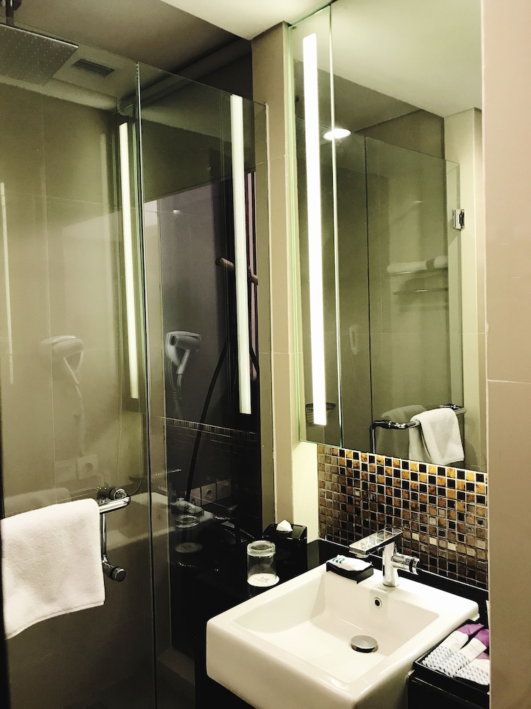 Mercure Surabaya Grand Mirama 17/81