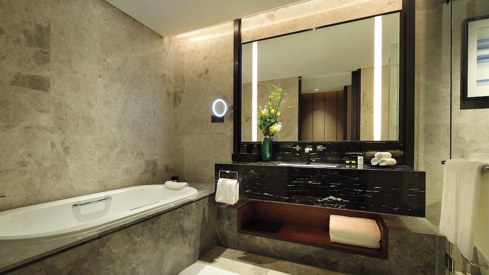 جناح بسرير كينج وسرير فردي بغرفة نوم واحدة، InterContinental Shanghai Hongqiao NECC, an IHG Hotel 4/6