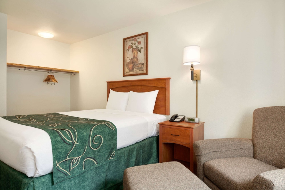 Travelodge by Wyndham Dunsmuir 15/29