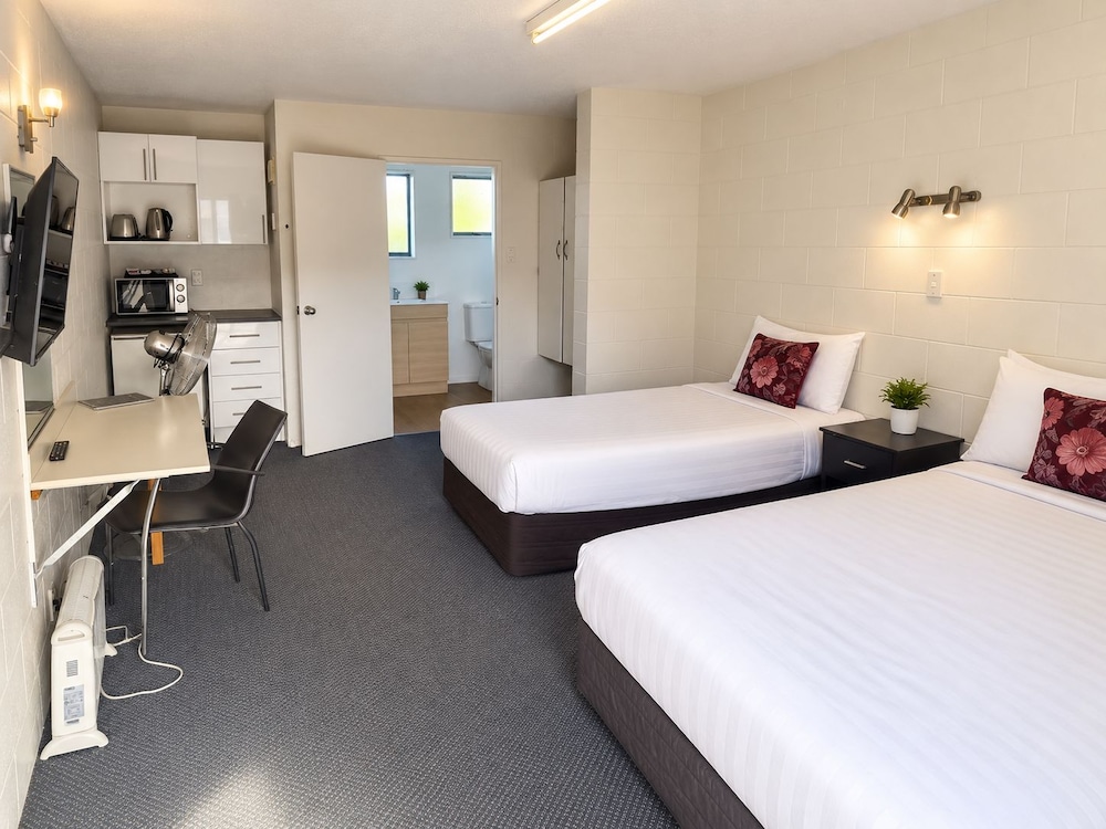 Midway Pacifica Lodge 28/62