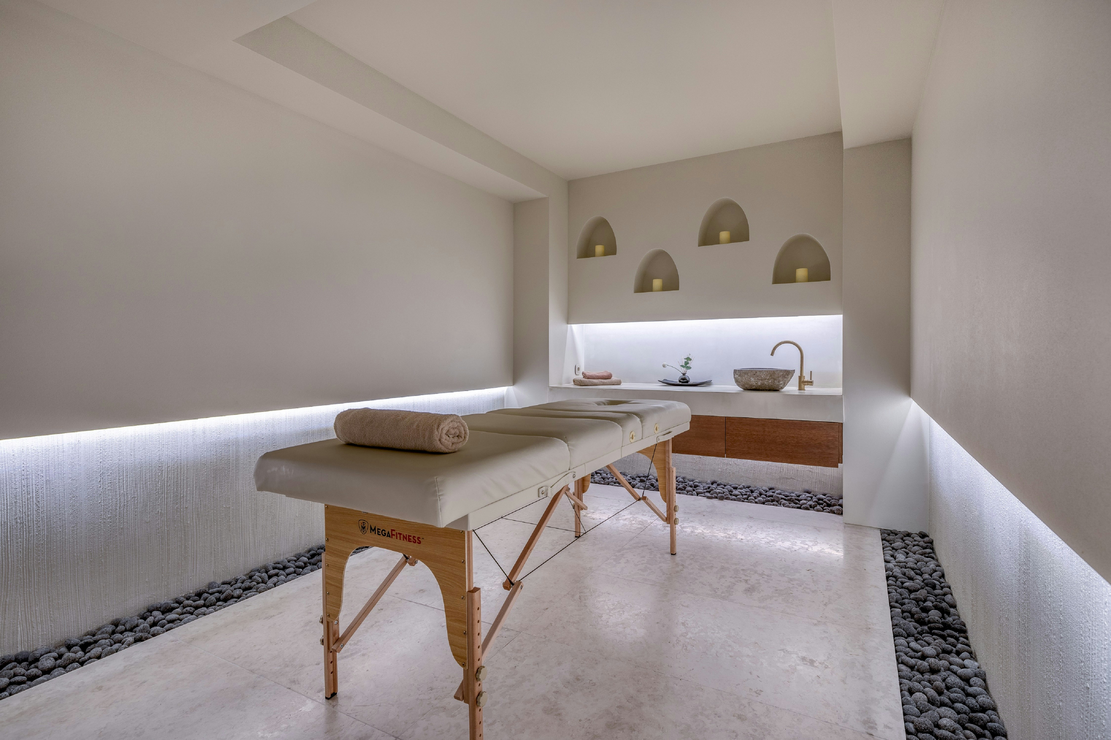 Isla Brown Corinthia Resort & Spa, Curio Collection by Hilton 25/65