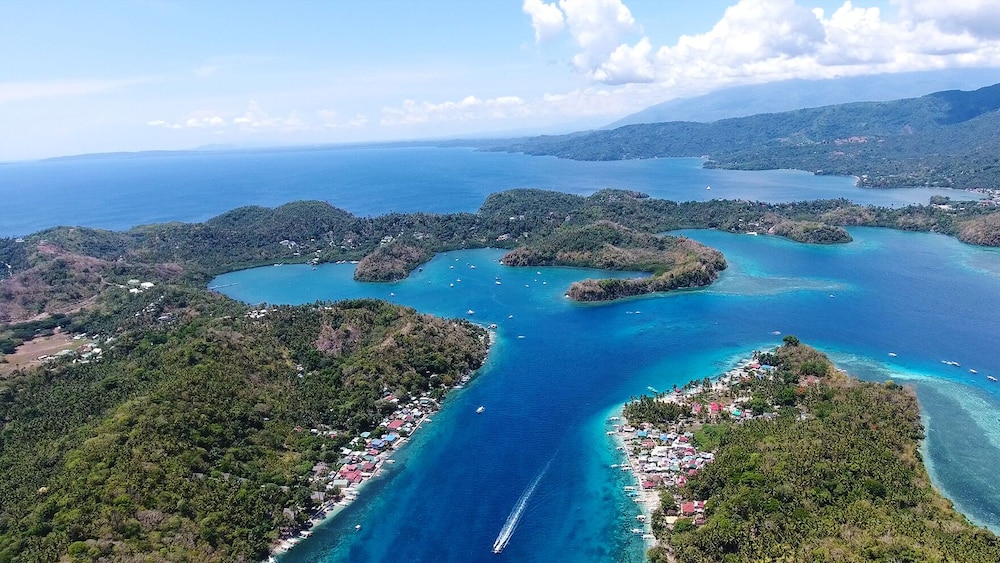 Fridays Puerto Galera 75/90