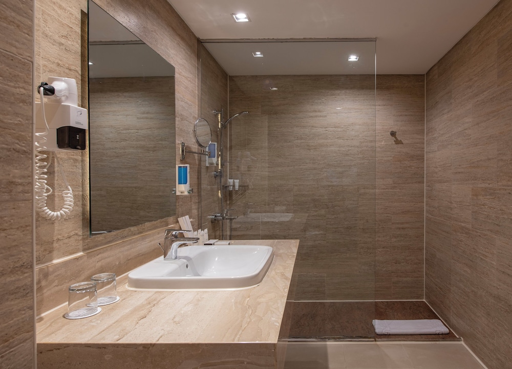 West Bay, Premium, Double Bed, Sea View, Adult Only، Fort Arabesque Beach Resort 6/6