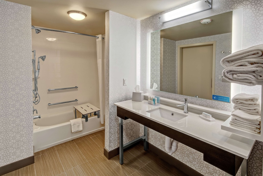 Hampton Inn Fresno Airport 13/38