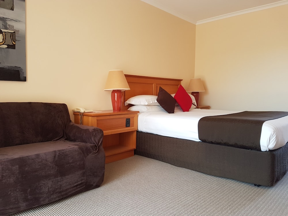 Mcnevin S Maryborough Motel 16/69
