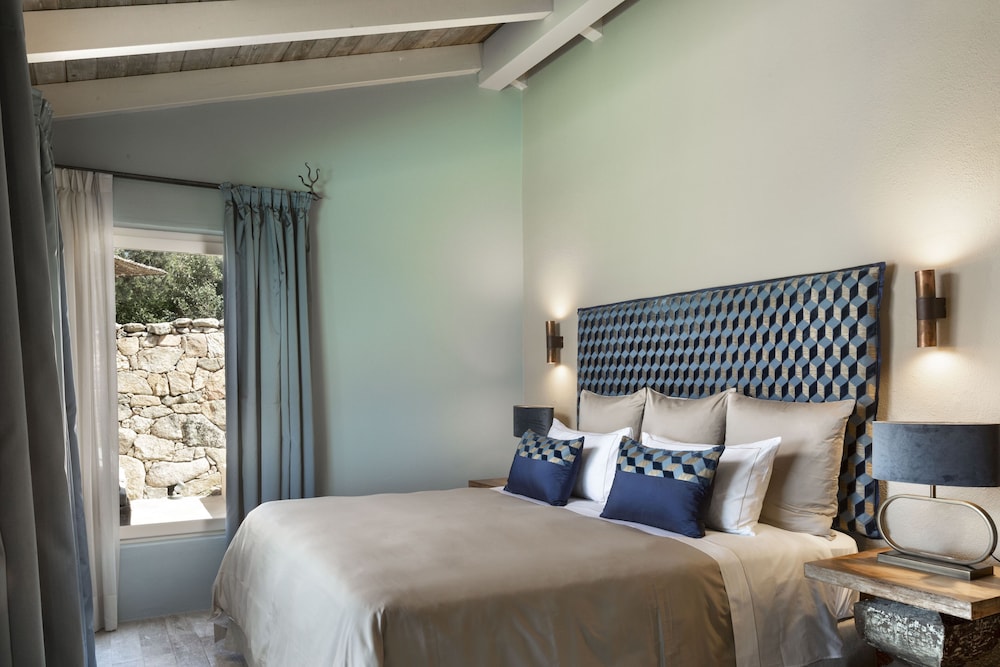 SIGNATURE, SUITE, QUEEN BED, PRIVATE POOL
