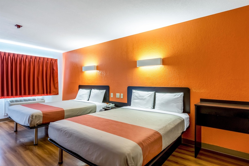 Motel6 San Antonio, TX - South IH-10 East 27/51