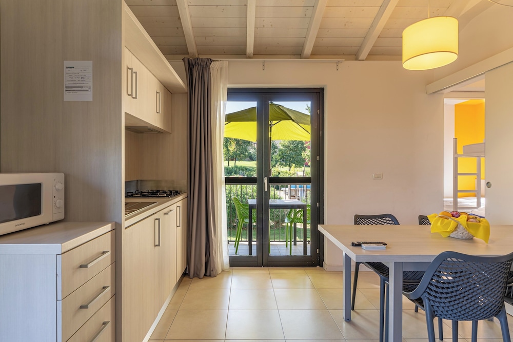 BELVEDERE VILLAGE 23/49
