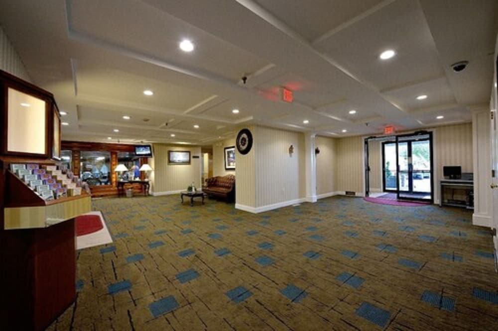 Ambassador Inn Suites 8/43
