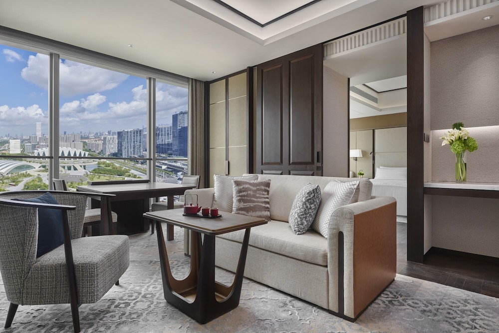 Shangri-La Qiantan Shanghai 24/50