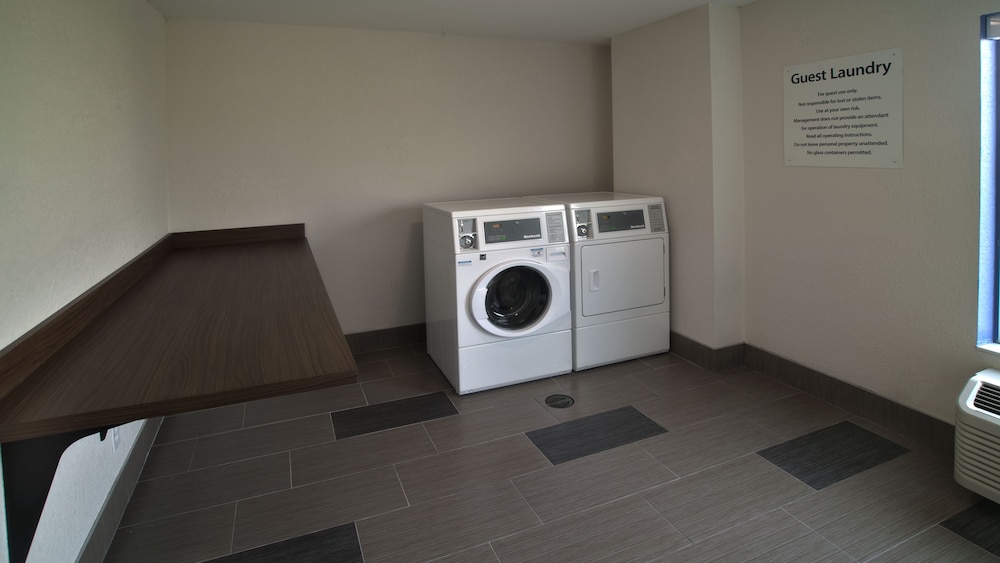 Holiday Inn Express Suites Evansville North 15/31