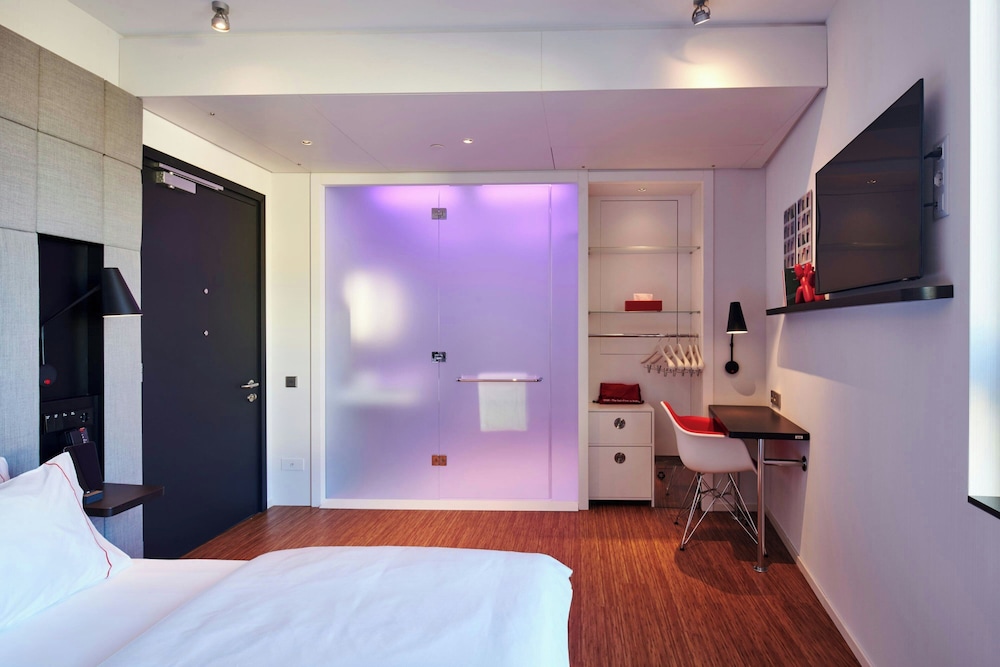 ROOM, KING BED, ACCESSIBLE