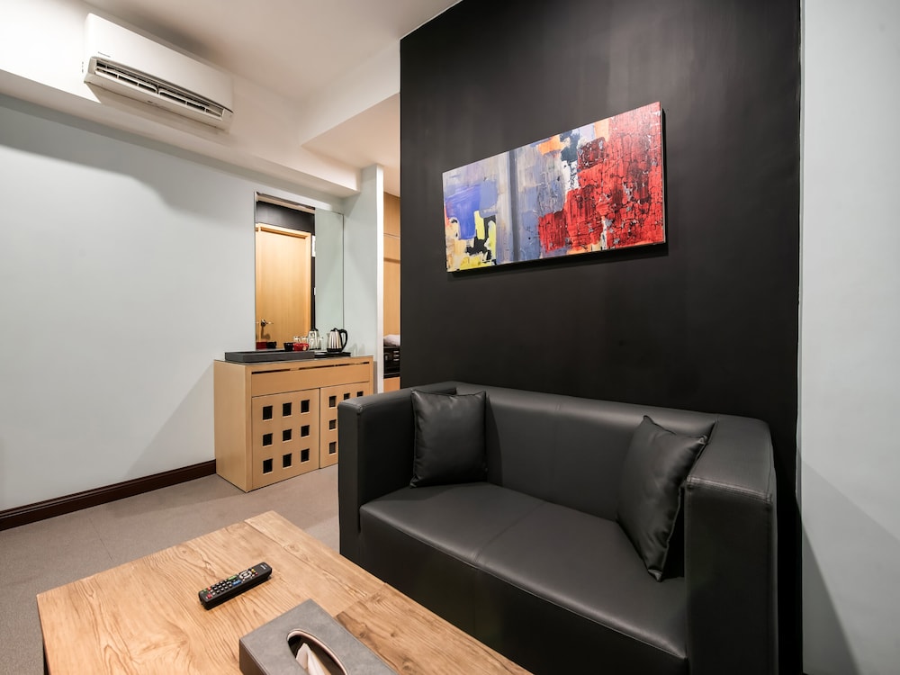 Bay Area Suites 25/28