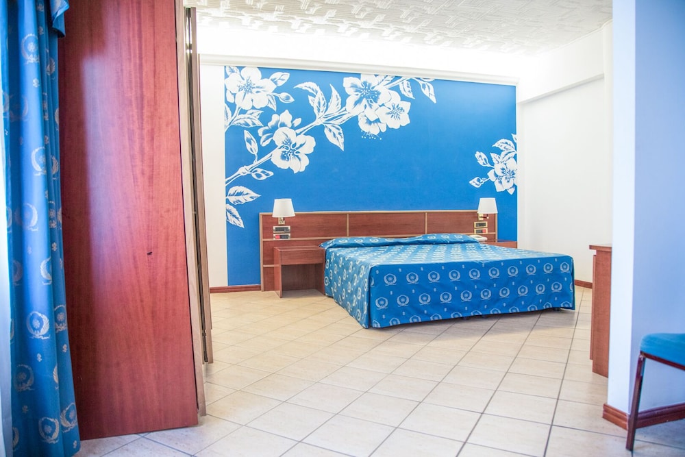 Assinos Palace Hotel 7/28