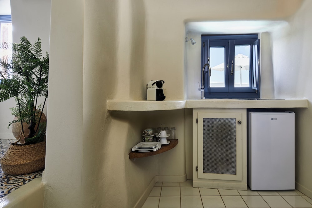 Luna Santorini Suites 8/50