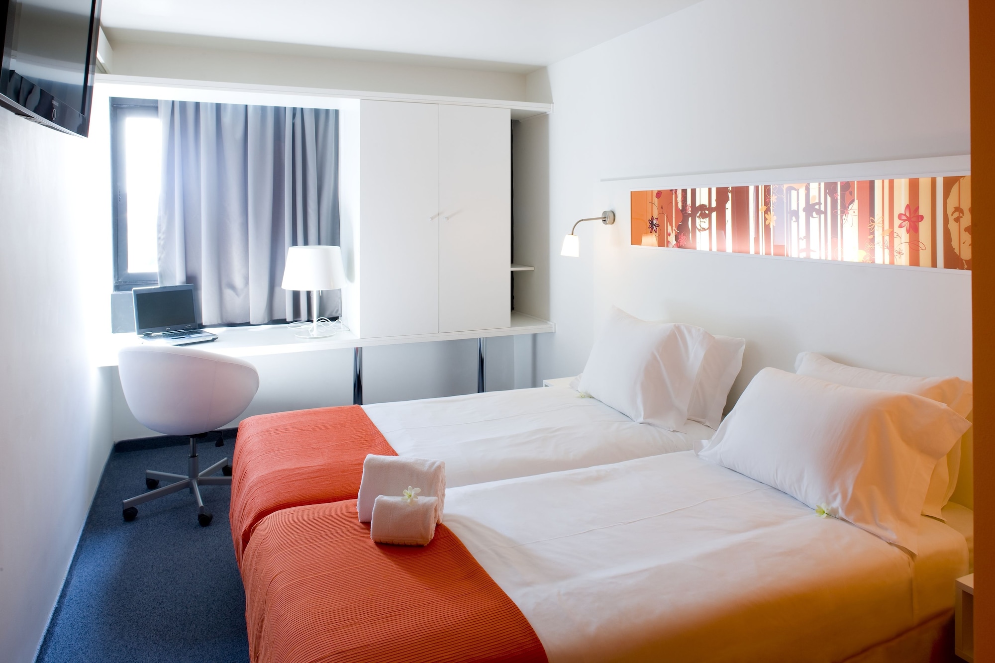 PREMIUM, DOUBLE OR TWIN BED
