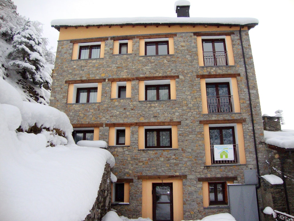 APARTAMENTOS ARINSAL 3000 1/58
