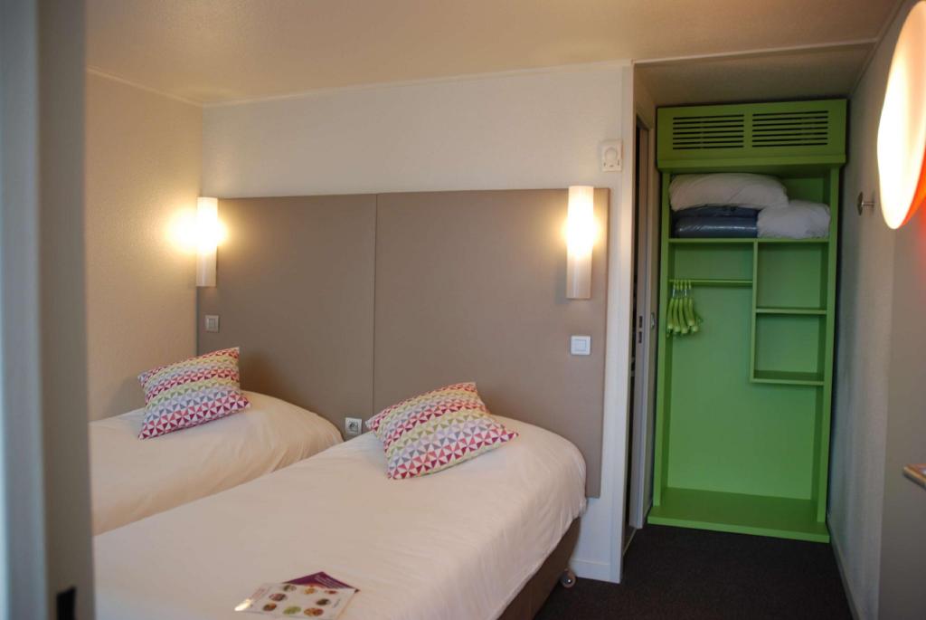 Trendy, Twin Beds