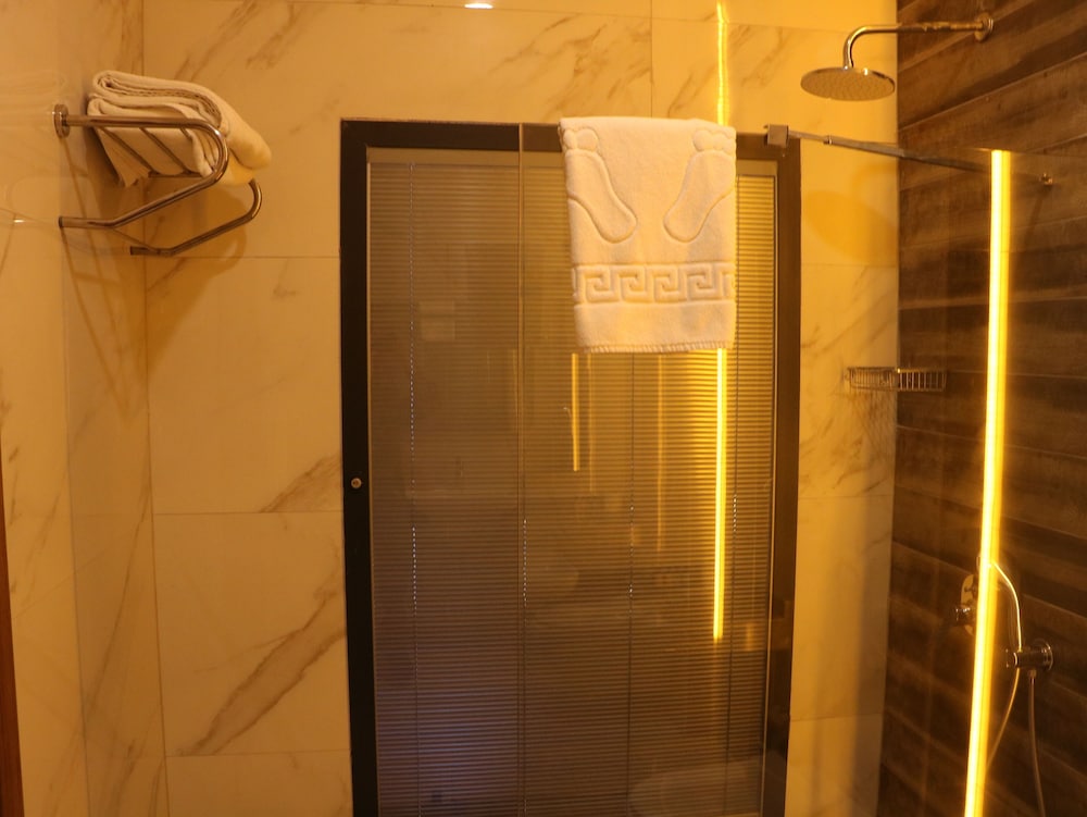Isnova Hotel photo5