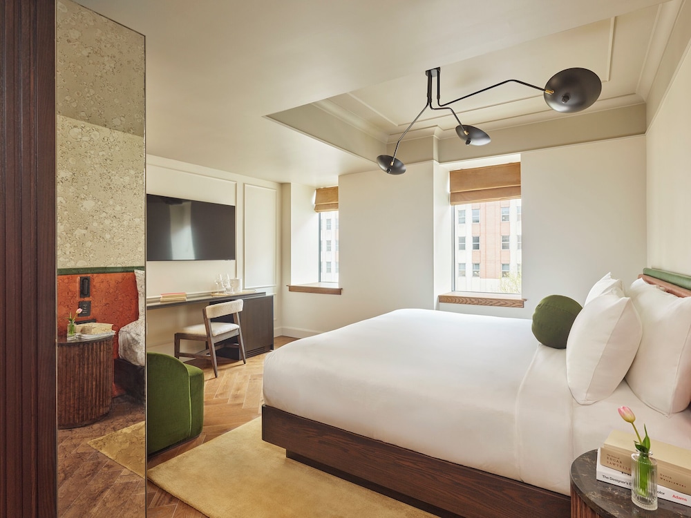 EXECUTIVE, SUITE, ACCESSIBLE
