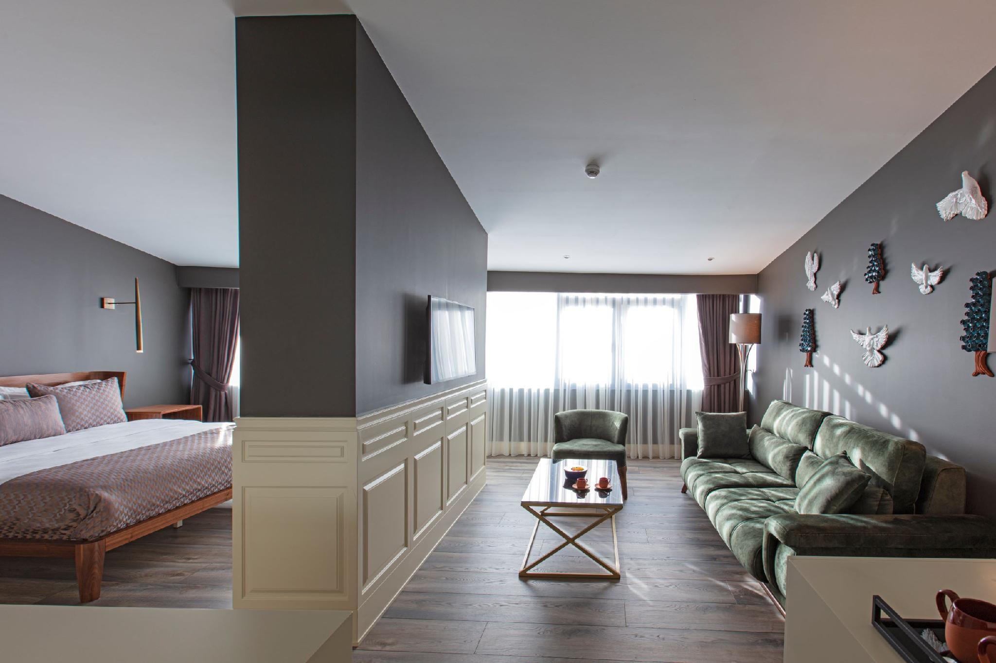 Suite, King Bed, Hot Tub