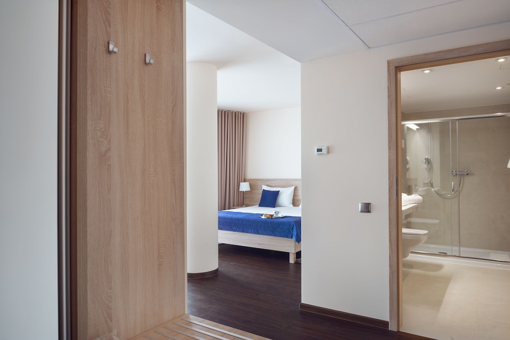 Molo Hotel 17/65