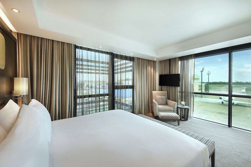 Legend Hotel Lagos Airport Curio Collection By Hilton 19/81