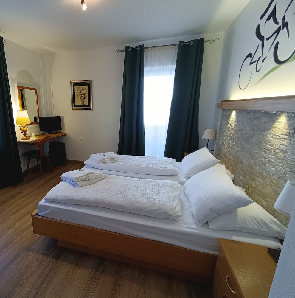 Park Hotel Arnica 17/50