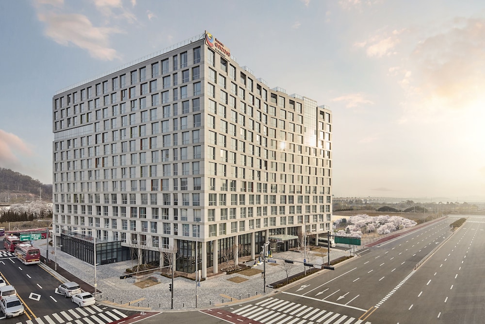 Ramada Encore by Wyndham Gimpo Han River Hotel in GIMPO