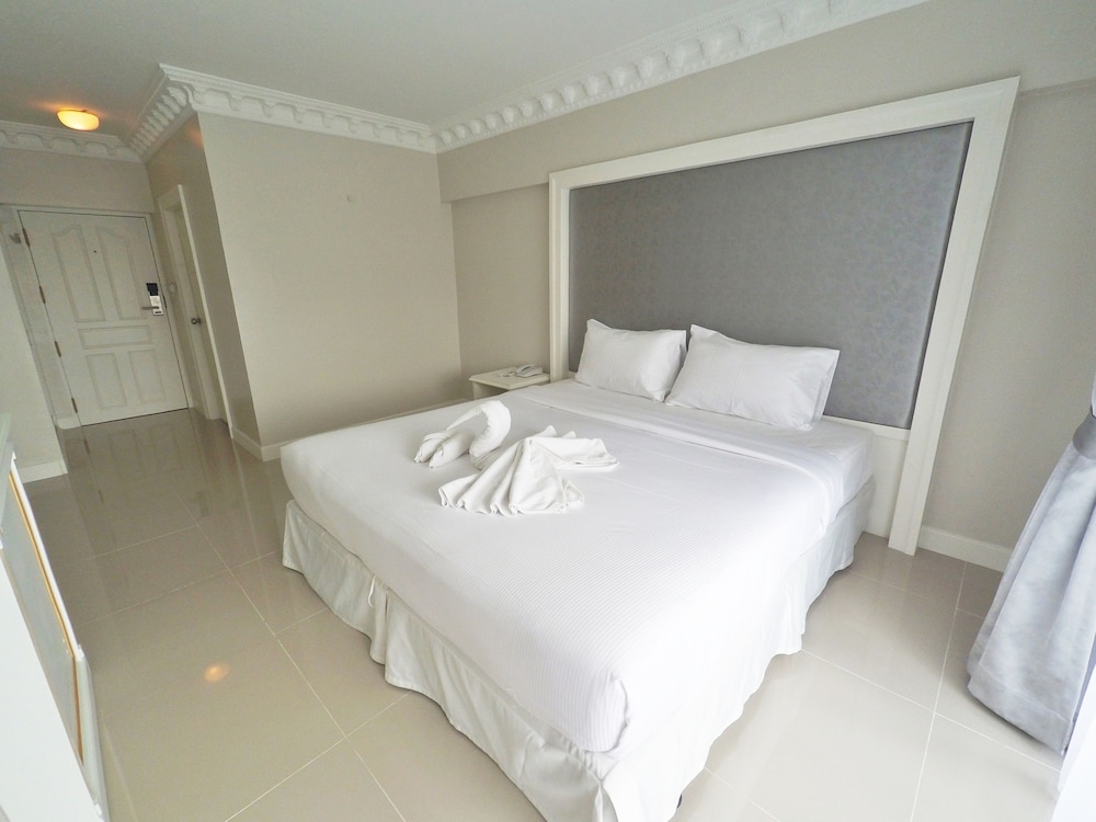Romance Hotel Sukhumvit 97 28/58