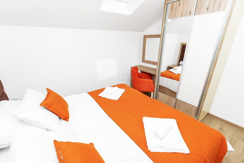 Apartments Mezini 11 9/50