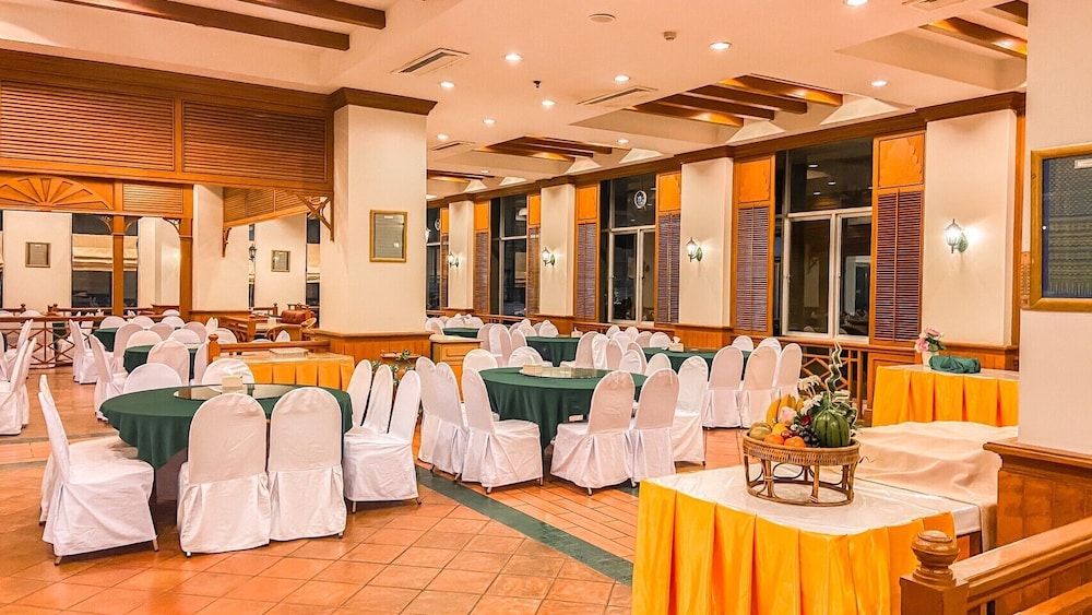 K Park Grand Hotel 65/76