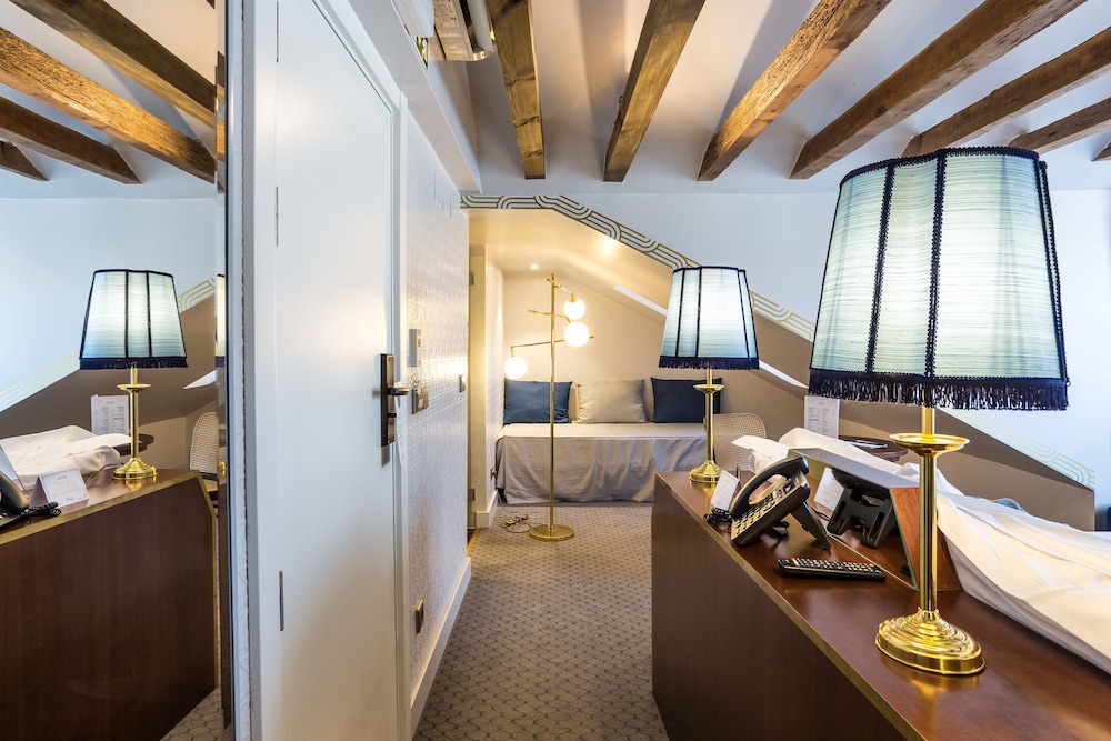 THE LIFT BOUTIQUE HOTEL 59/81