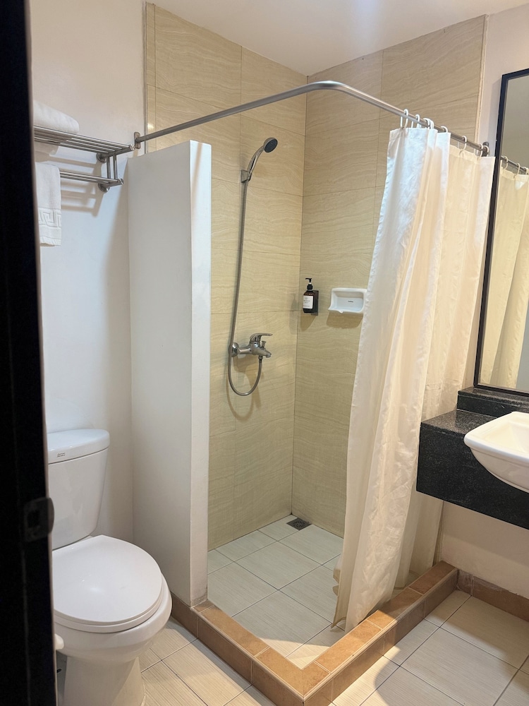 Circle Inn - Iloilo City Center 48/50