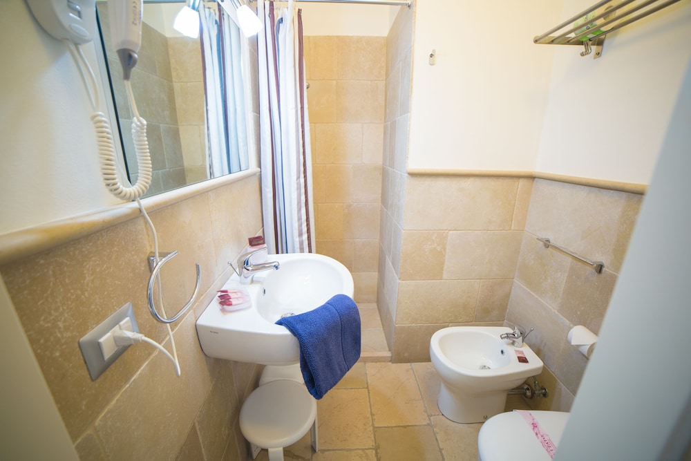 1 BEDROOM, APARTMENT