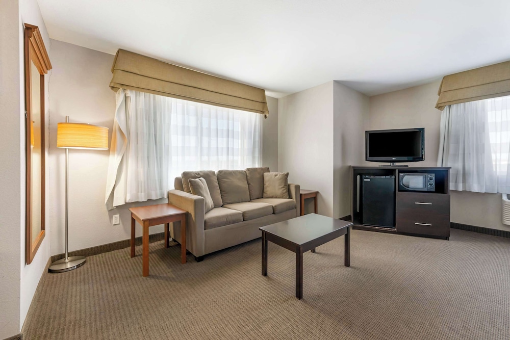 Sleep Inn & Suites Hays I-70 42/59