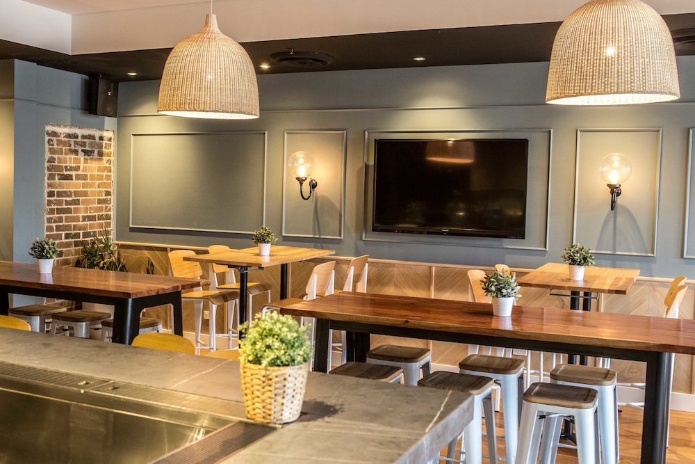Crown Hotel Surry Hills 42/58
