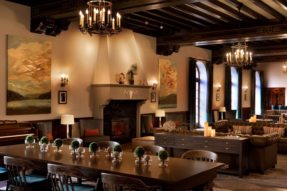 Hotel Saranac Curio Collection By Hilton 39/63