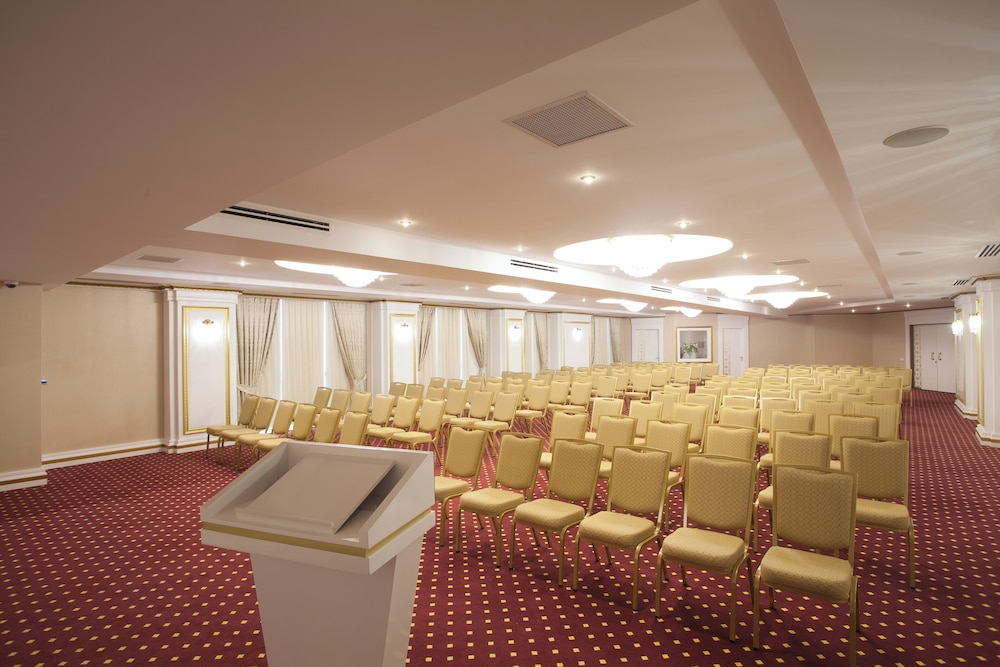 Grand Altuntas 27/52