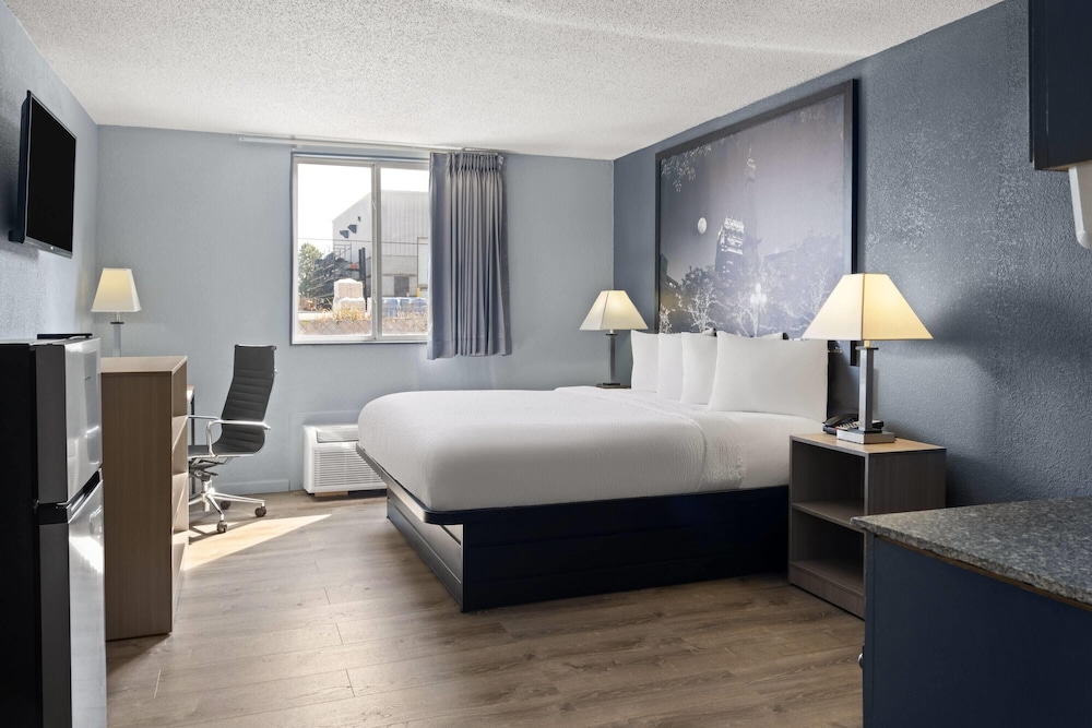 Super 8 by Wyndham Fort Wayne 28/58