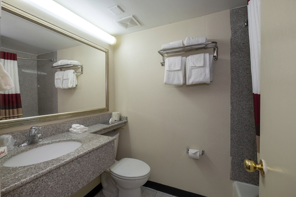 Red Roof Inn Warrenton 10/37