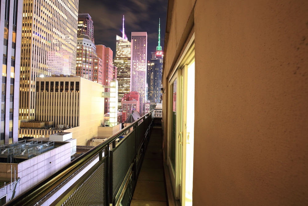Radio City Apartments 63/70