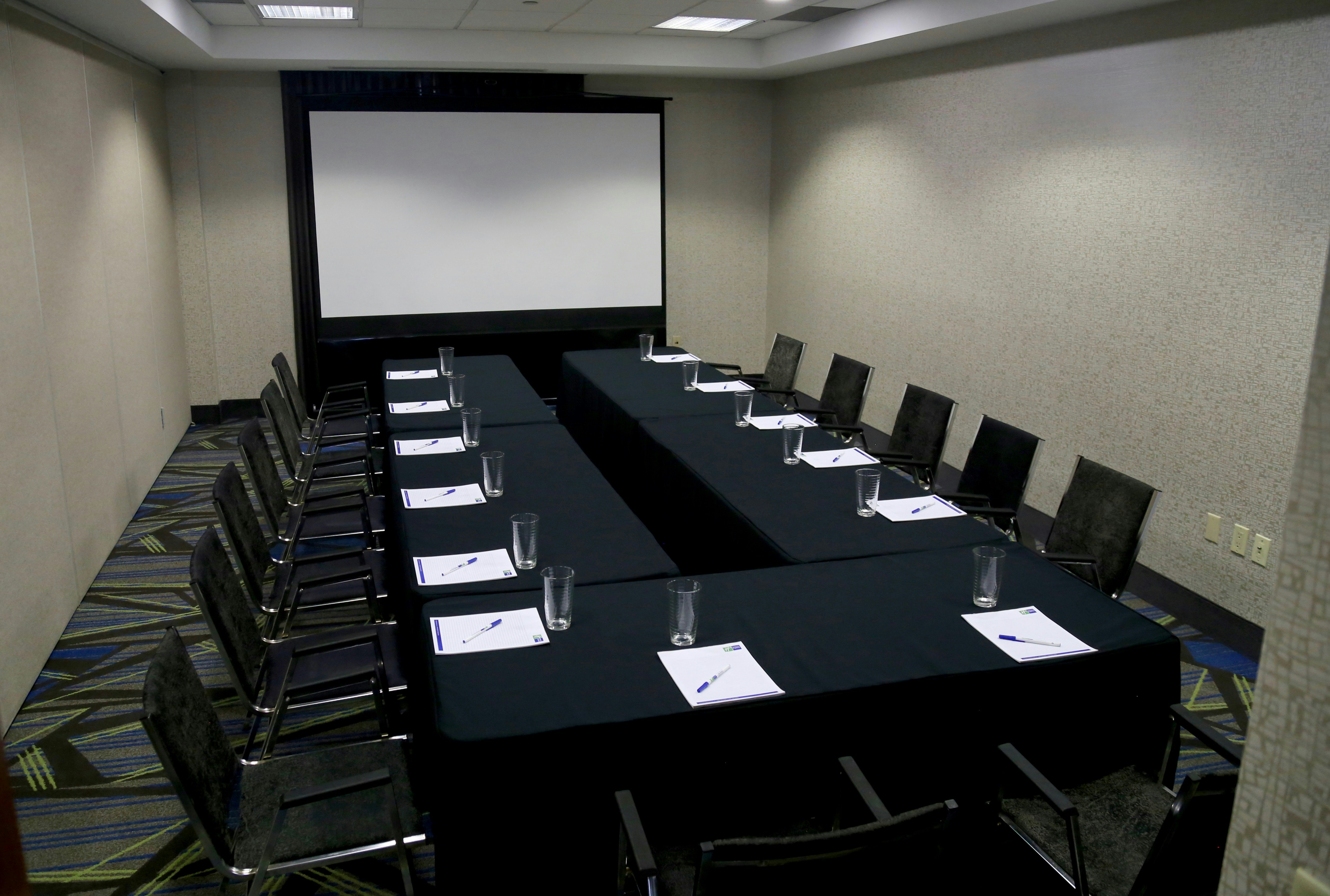 Holiday Inn Express Hotel And Suites Brampton 43/47