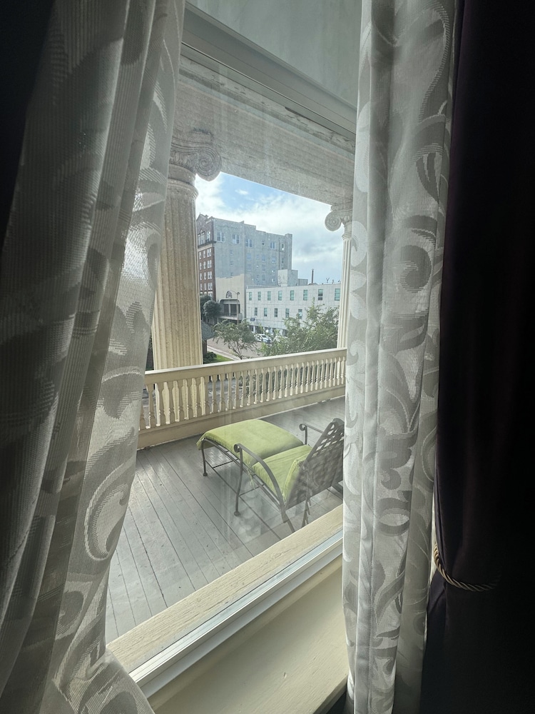 The Guest House Historic Mansion 43/73