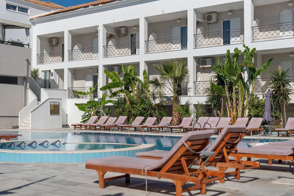 Mojo Hotel 4/60