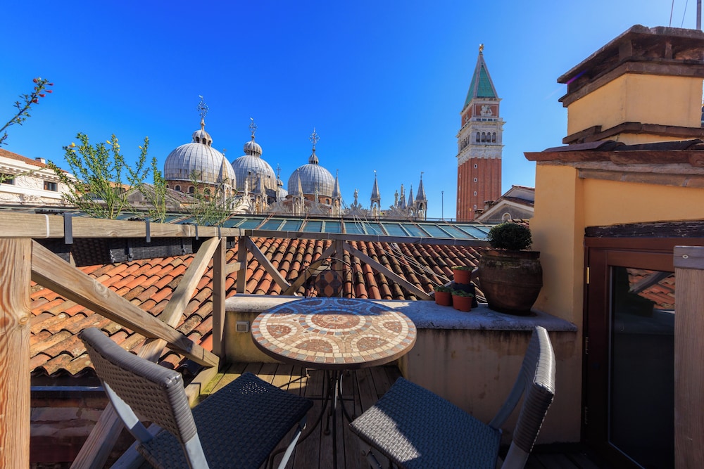 Relais Piazza San Marco 27/39