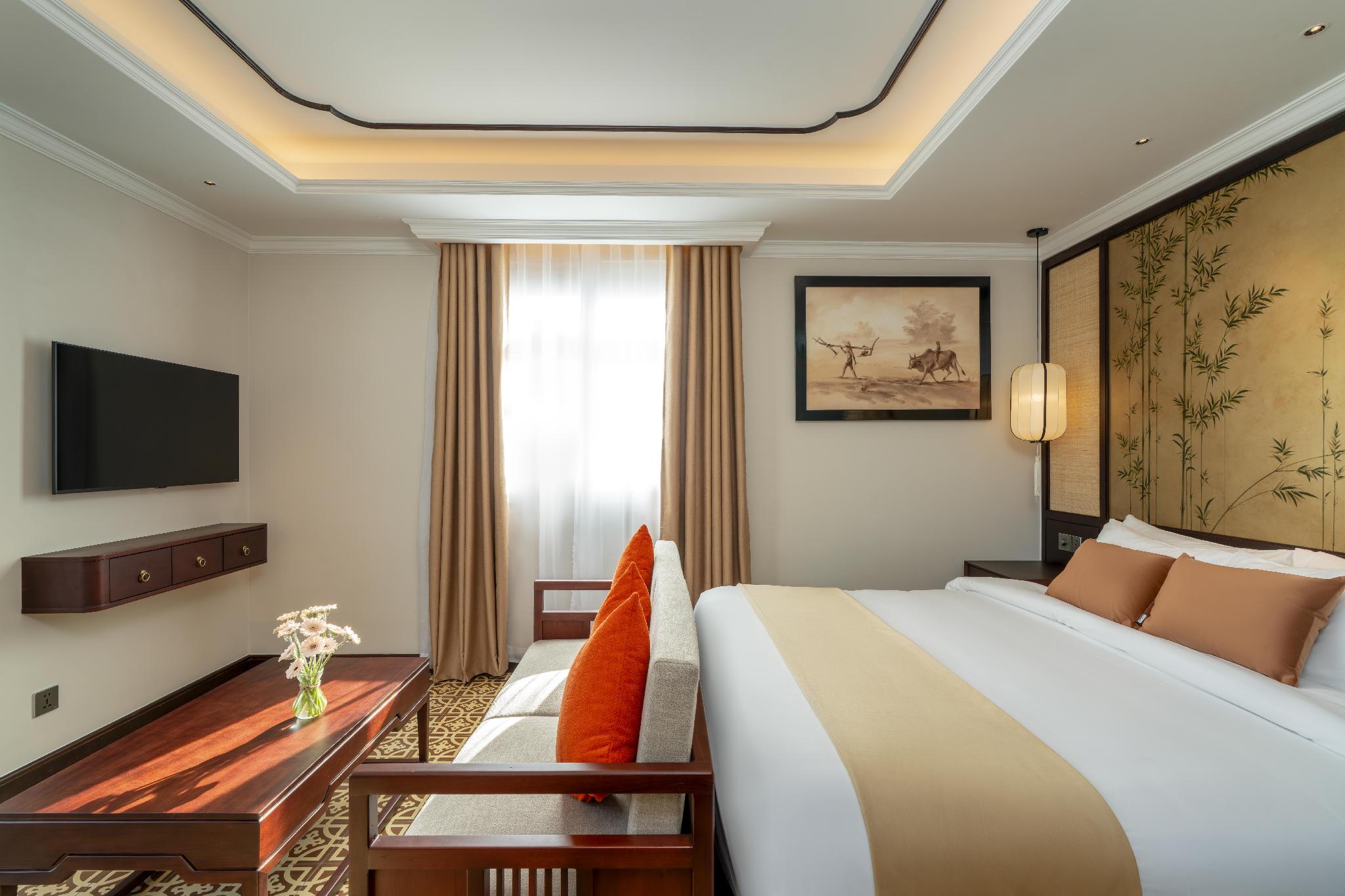 Junior Suite, Queen Bed, Water Front