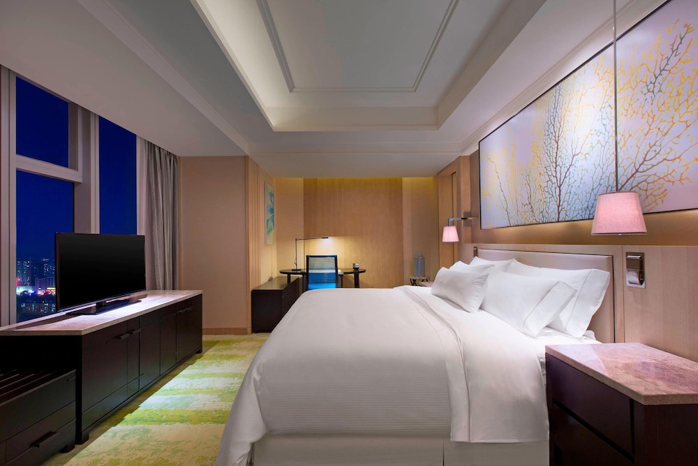 غرفة كلوب بسرير كينج بإطلالة على المدينة، The Westin Qingdao 2/5