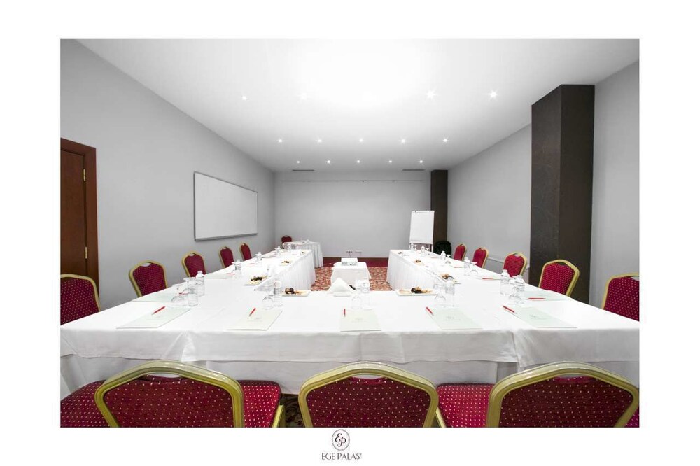 Ege Palas Business Hotel 57/66