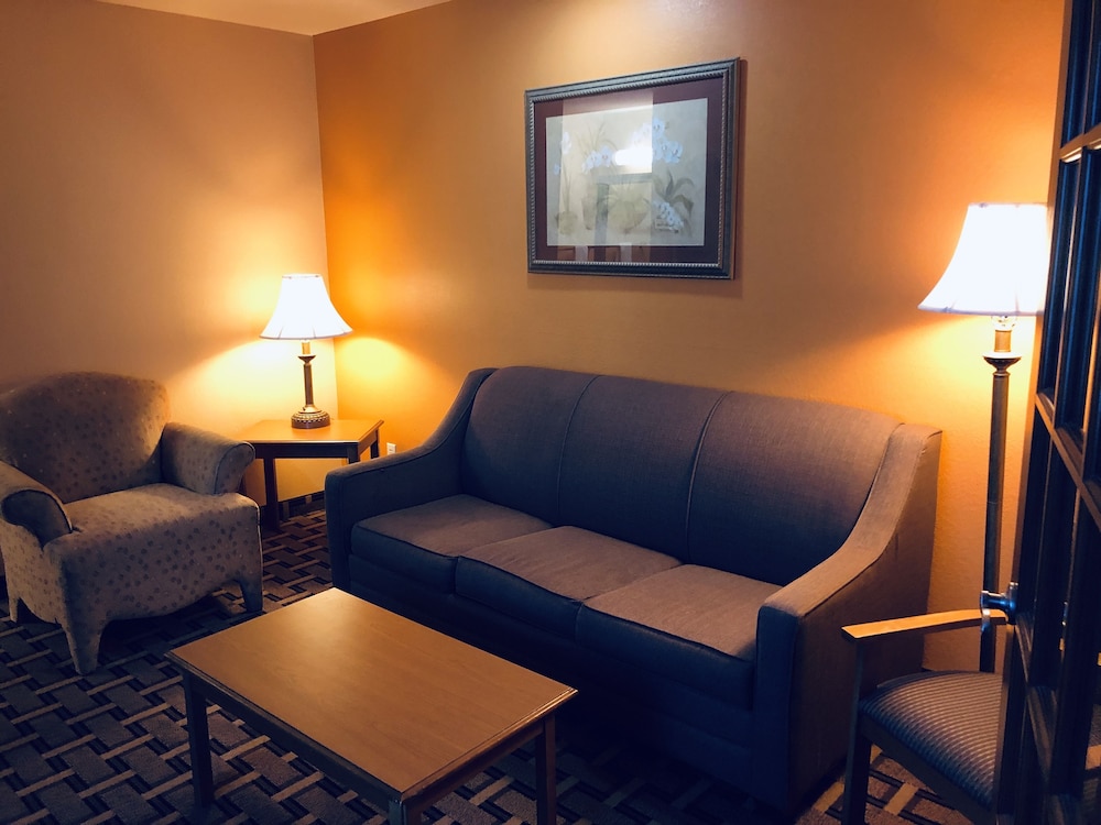 Days Inn & Suites by Wyndham San Antonio North/Stone Oak 43/63